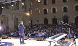 Morrovalle fa il pieno con Gabriele Cirilli live