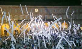 Civitanova. centinaia di palloni in aria per il finale di Vita Vita