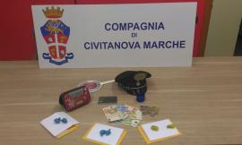 Spaccia marijuana a un minorenne: arrestato 18enne di Civitanova