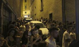 Macerata, i fuochi di San Giuliano fanno innervosire un automobilista