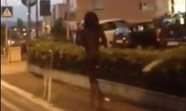 Denunciato lo straniero che faceva jogging nudo in Via dei Velini