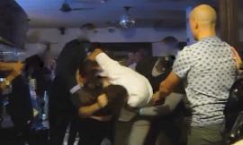 Civitanova, scene da "saloon" in un locale della movida