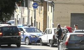 Macerata, frontale fra una Volante e una Panda in via Spalato