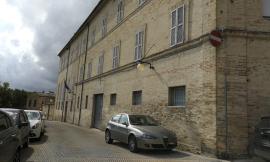 Macerata, vandali alla scuola "Mestica" inagibile: distrutti banchi e computer