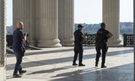 La Polizia di Stato posa per il nuovo calendario 2018: partner l'Unicef
