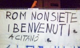 Nella notte compaiono striscioni a Civitanova: "Rom are not welcome"