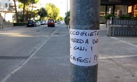 Civitanova, cartelli di insulti contro i maleducati proprietari di cani