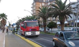 Civitanova, pompieri allertati per fumo da un appartamento: era un fumogeno in strada