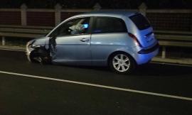 Porto Potenza, scontro tra tre mezzi nella notte: un uomo trasportato all'ospedale