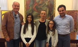 Due giovani amazzoni a Civitanova: ricevute a Palazzo Sforza le campionesse regionali di dressage