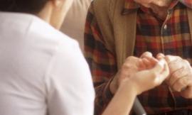 Muore a 54 anni davanti alla persona che assisteva