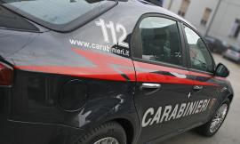 Bambina chiusa sul terrazzo a Civitanova: la famiglia si giustifica ma non convince i carabinieri