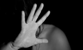 Mistero a Civitanova: donna picchiata in piazza e ricoverata in ospedale in stato confusionale