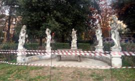 Tolentino, vandali danneggiano le statue al Parco Isola d'Istria