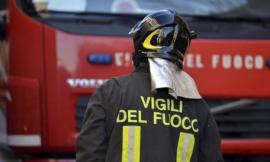 Civitanova, intervengono i pompieri per auto fuori strada ma il conducente non si trova