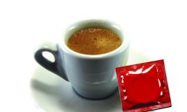 Condom Café 2017: nella giornata mondiale per la lotta all’Aids nei 60 bar aderenti con il caffè in omaggio un preservativo