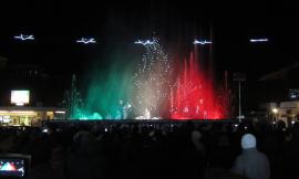 Civitanova, grande successo per le fontane danzanti in Piazza XX Settembre - FOTO E VIDEO
