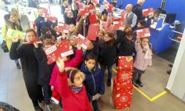 Nell’ufficio postale di Civitanova Poste Italiane rinnova la tradizione delle letterine a Babbo Natale