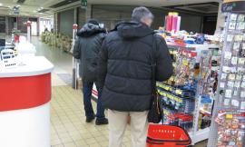 Civitanova, spese al centro commerciale anche la mattina di Natale