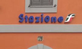 Civitanova, perplessità sulla nuova scritta alla stazione