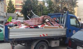 Civitanova, sgombro dei bivacchi dietro la stazione: "operatività allo stato puro"
