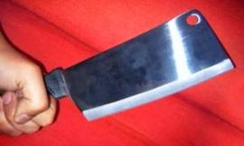 Tolentino, va al bar con una mannaia nascosta nel cappotto: denunciato dai carabinieri