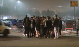 Civitanova, giovani scalmanati in corteo nella notte - VIDEO