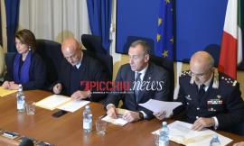 Il ministro Minniti a Macerata "Nessuno cavalchi l'odio"