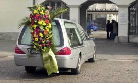 Carro funebre diretto a Macerata sequestrato a Genova con la salma dentro: non aveva l'assicurazione