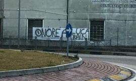 Anche a Morrovalle compare uno striscione "Onore a Luca Traini"