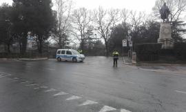 Strade deserte e pochi negozi aperti: Macerata blindata si prepara al corteo