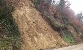 San Severino, frana nella notte sulla strada Serrone - Stigliano