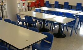 Sedie nuove per la mensa scolastica dei bambini di Gagliole: la solidarietà non si ferma