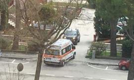 Tolentino, cade dalla scala mentre pota un albero: trasferito a Torrette