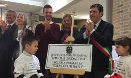 Recanati, la scuola primaria di Castelnuovo è stata intitolata a Carlo Urbani