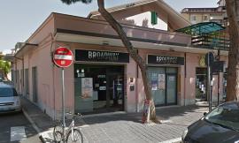 Banditi scatenati: spaccata al bar nella notte