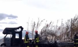 Tolentino, camper in fiamme sulla superstrada