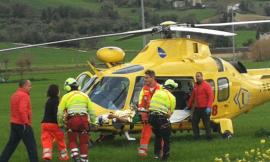 Potenza Picena, con l'auto nella scarpata lungo la Regina: tre feriti, uno è grave