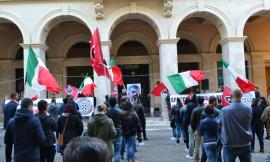 Casa Pound in piazza tra slogan e contestazioni