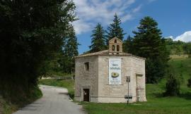 Muccia, crolla il campanile del '600 della chiesa Santa Maria di Varano