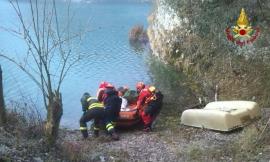 Cingoli, esce per andare a pesca: trovato senza vita dai familiari nel lago