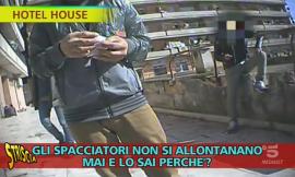 L'inviata di Striscia all'Hotel House, la Scampia maceratese