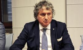 Vicenda cratere, Pezzanesi attacca Pasqui