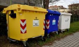 Al via il lavaggio dei cassonetti per la raccolta dei rifiuti organici a Macerata
