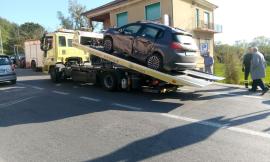 Passo di Treia, scontro fra due auto: un ferito finisce in ospedale