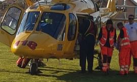 Petriolo, sbandano con la moto: un uomo trasportato all'ospedale di Ancona