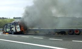 Incendio in A14: furgone in fiamme tra Porto Recanati e Civitanova