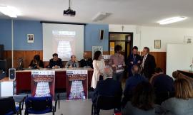 Tra palco e realtà: gli studenti di Pollenza raccontano i pericoli della rete attraverso il teatro