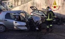 Cingoli, violento frontale all'alba