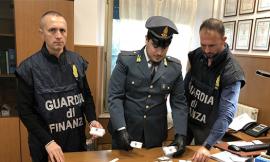 Hotel House e River Village nel mirino della GdF: denunciato 29enne sorpreso con l'eroina